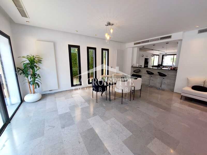 Villa S+3 avec piscine à La Soukra